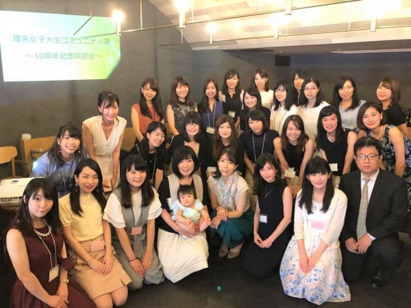 女子大生　記念写真 